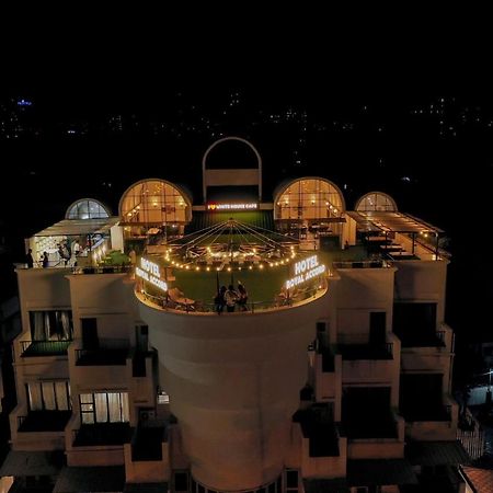 Hotel Royal Accord Surat Bagian luar foto