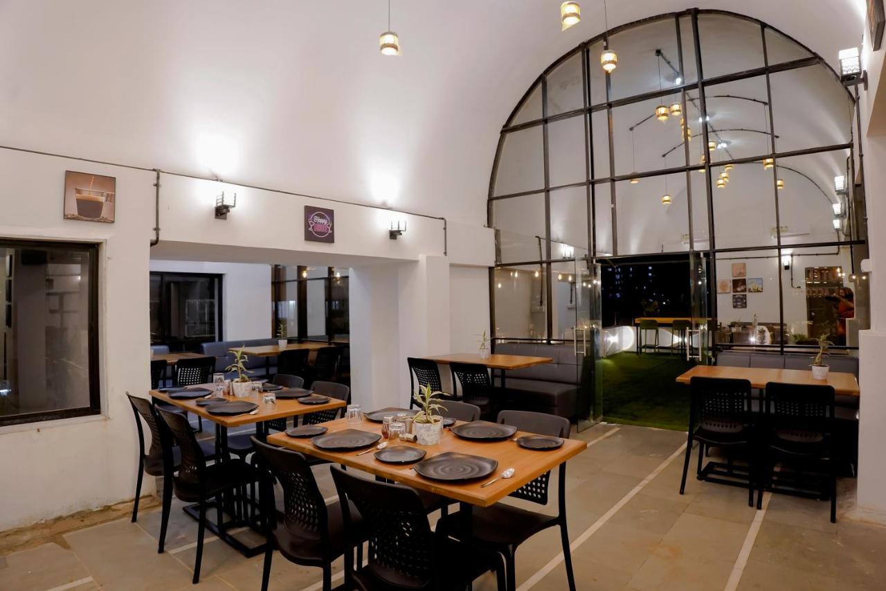 Hotel Royal Accord Surat Bagian luar foto