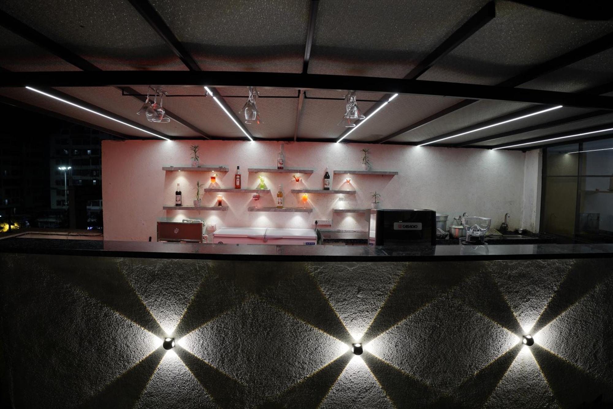 Hotel Royal Accord Surat Bagian luar foto