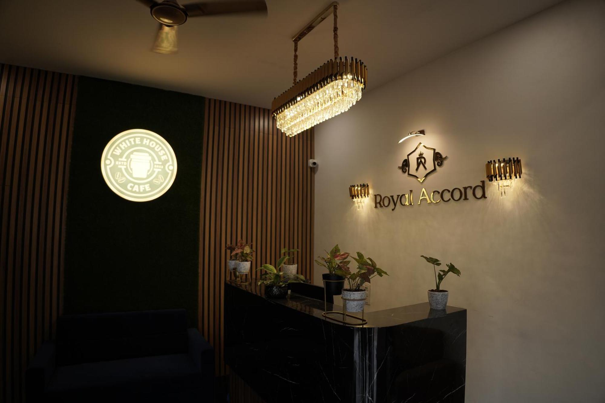 Hotel Royal Accord Surat Bagian luar foto