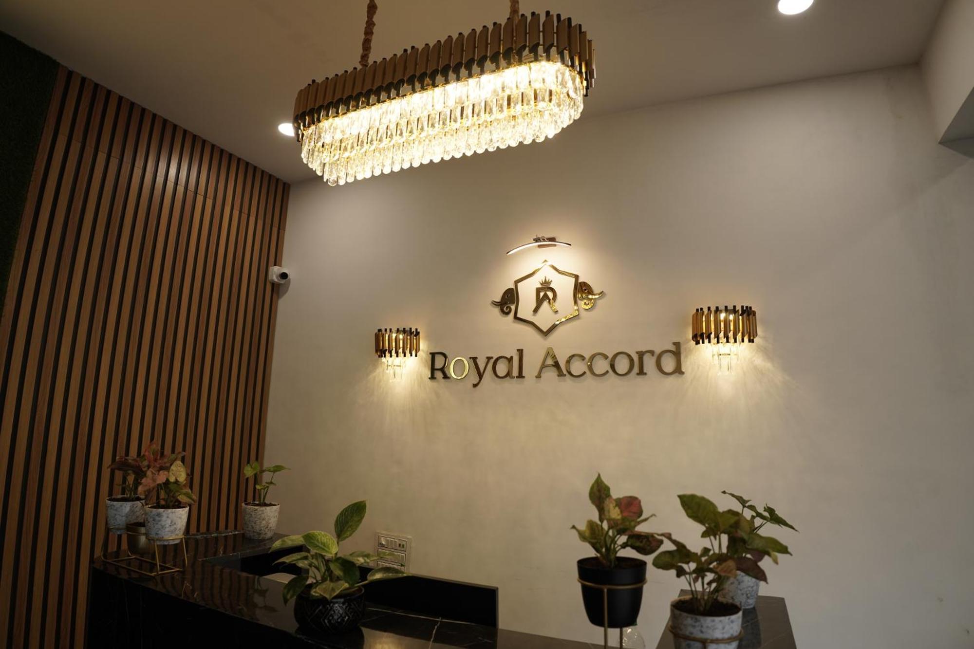 Hotel Royal Accord Surat Bagian luar foto