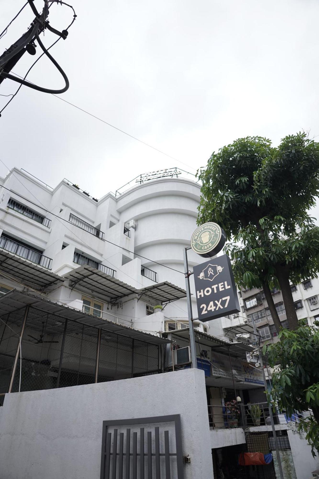 Hotel Royal Accord Surat Bagian luar foto